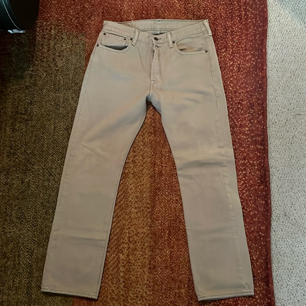 Levi’s 501 32x32 in “Tan” color